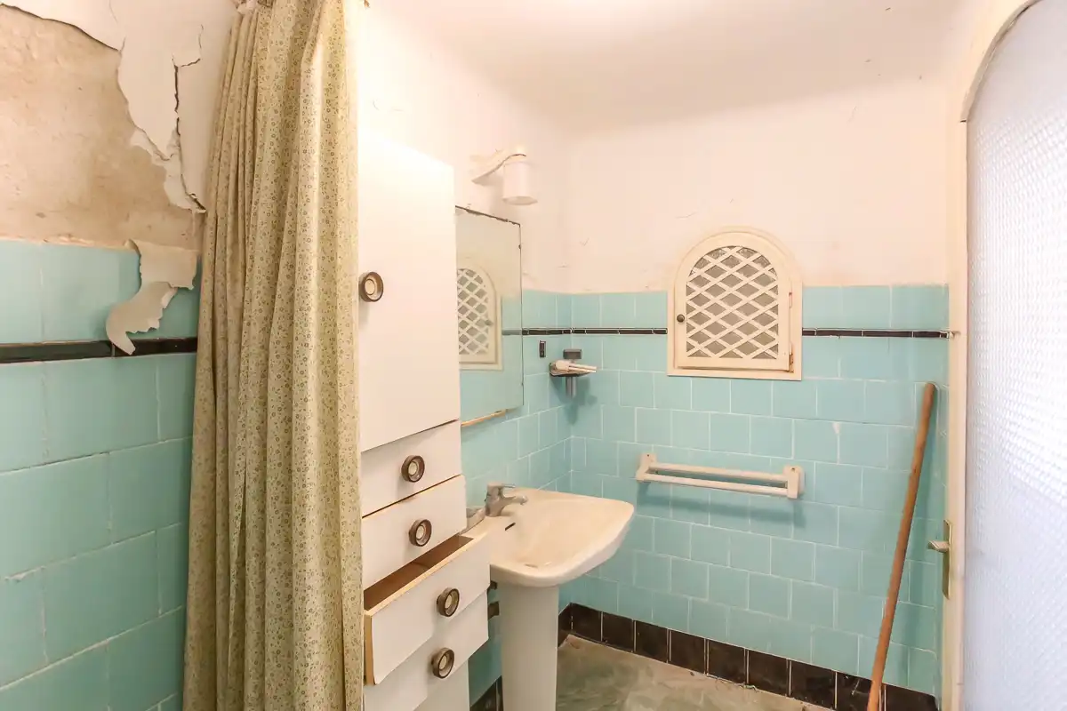 Badezimmer von Country house zum Verkauf in Subirats mit Privatgarten und Balkon