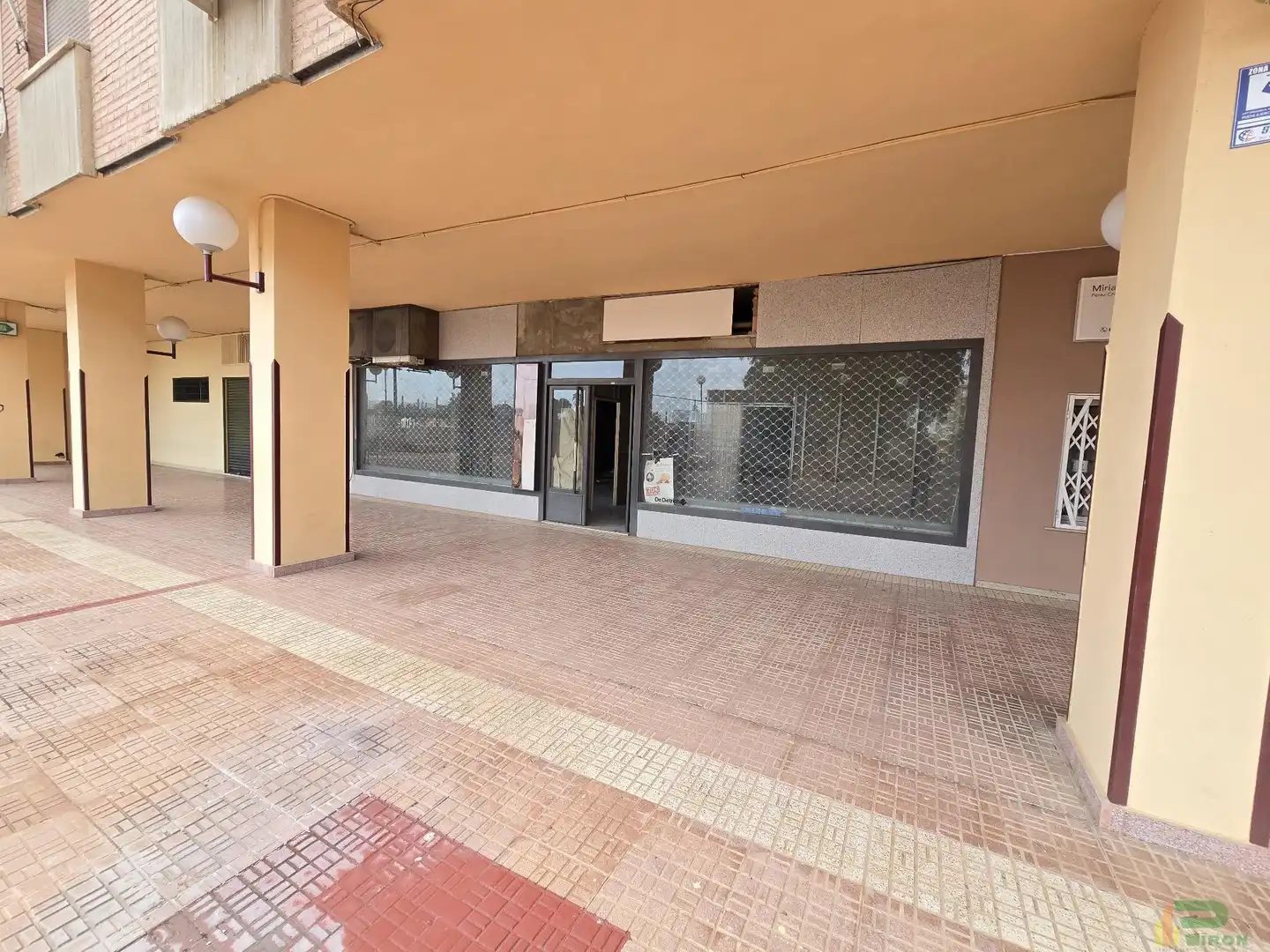 Local comercial en venda a Juan Carlos I, parking michiron