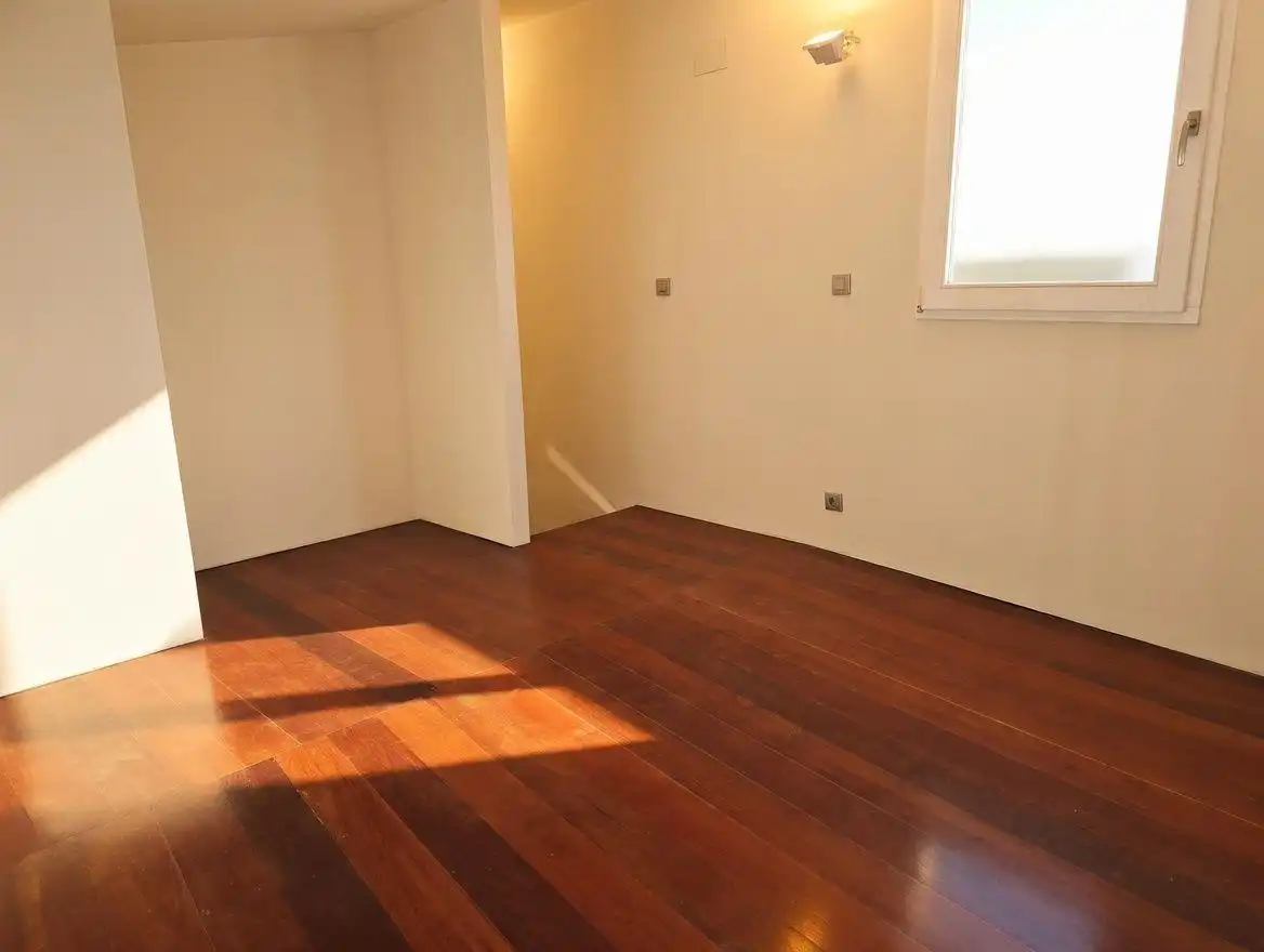 Wohnung zum Verkauf in Valencia mit Heizung, Terrasse und Abstellraum