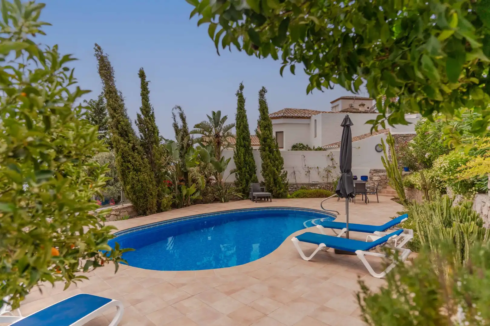 Piscina de Casa o xalet en venda en Salobreña amb Aire condicionat, Calefacció i Jardí privat