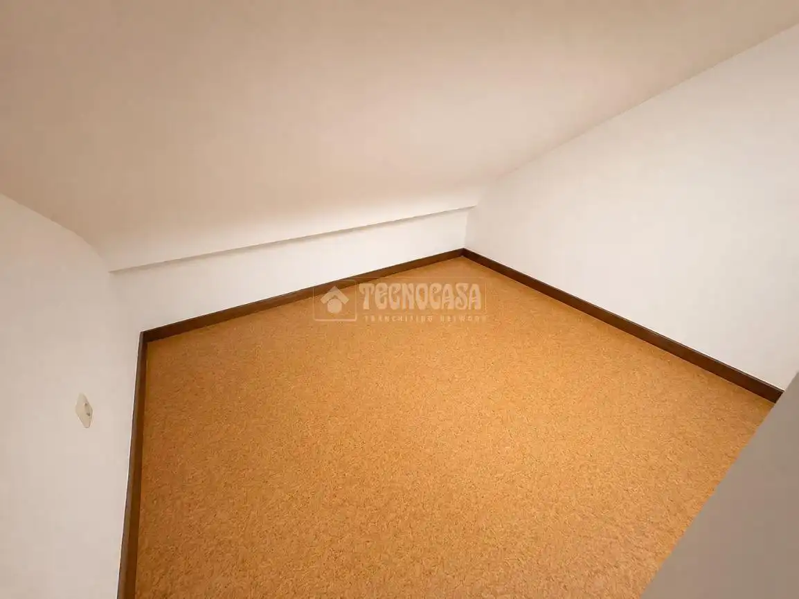 Flat for sale in Pinto  with Air Conditioner, Terrace and Balcony