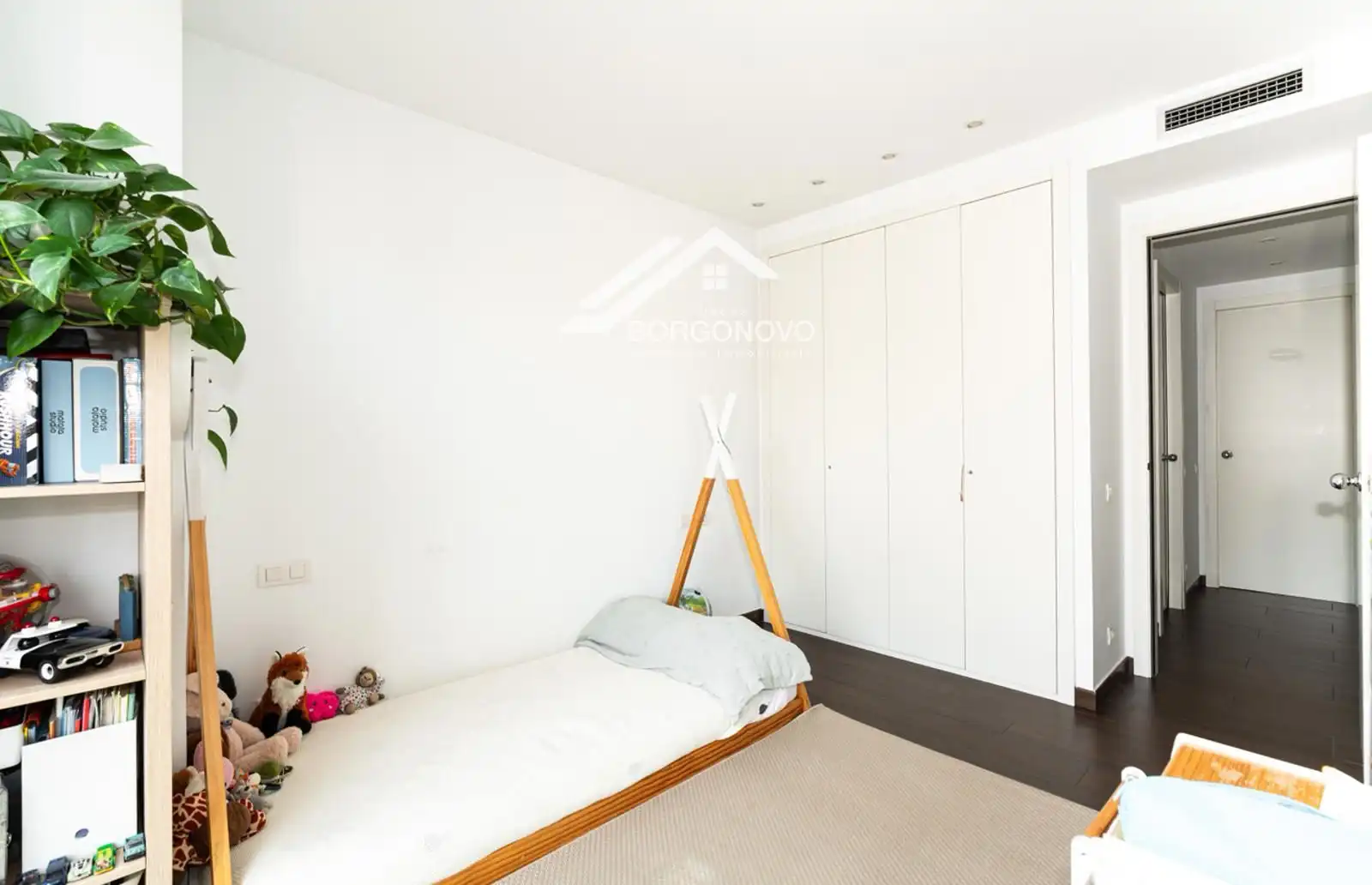 Schlafzimmer von Wohnung zum Verkauf in Barcelona mit Klimaanlage und Heizung