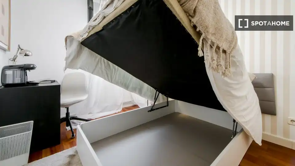 Habitación de Piso para compartir en Madrid con Aire acondicionado, Calefacción y Amueblado