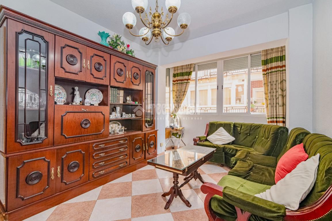 Sala de estar de Piso en venta en  Granada Capital con Balcón