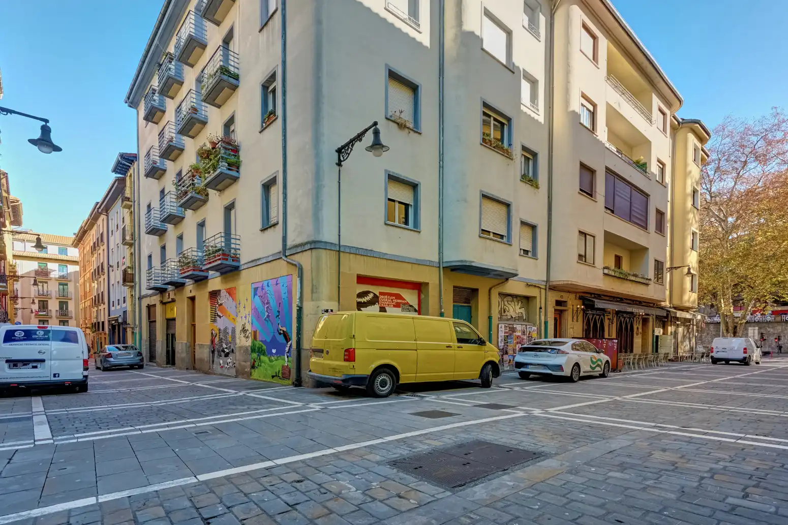 Vista exterior de Local en venta en  Pamplona / Iruña