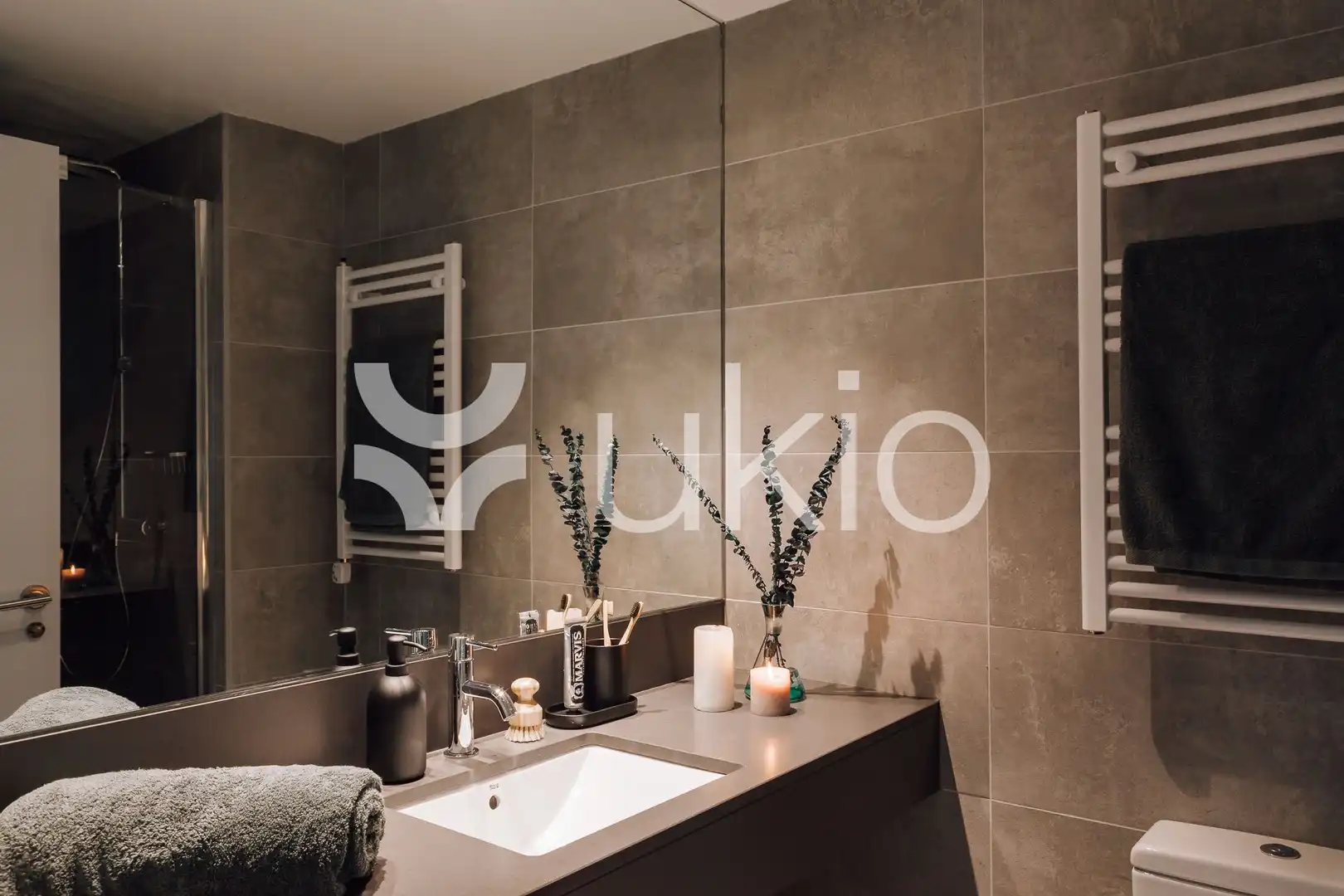 Bathroom of Apartments for rent in Barcelona  with Air Conditioner, Furnished and Oven