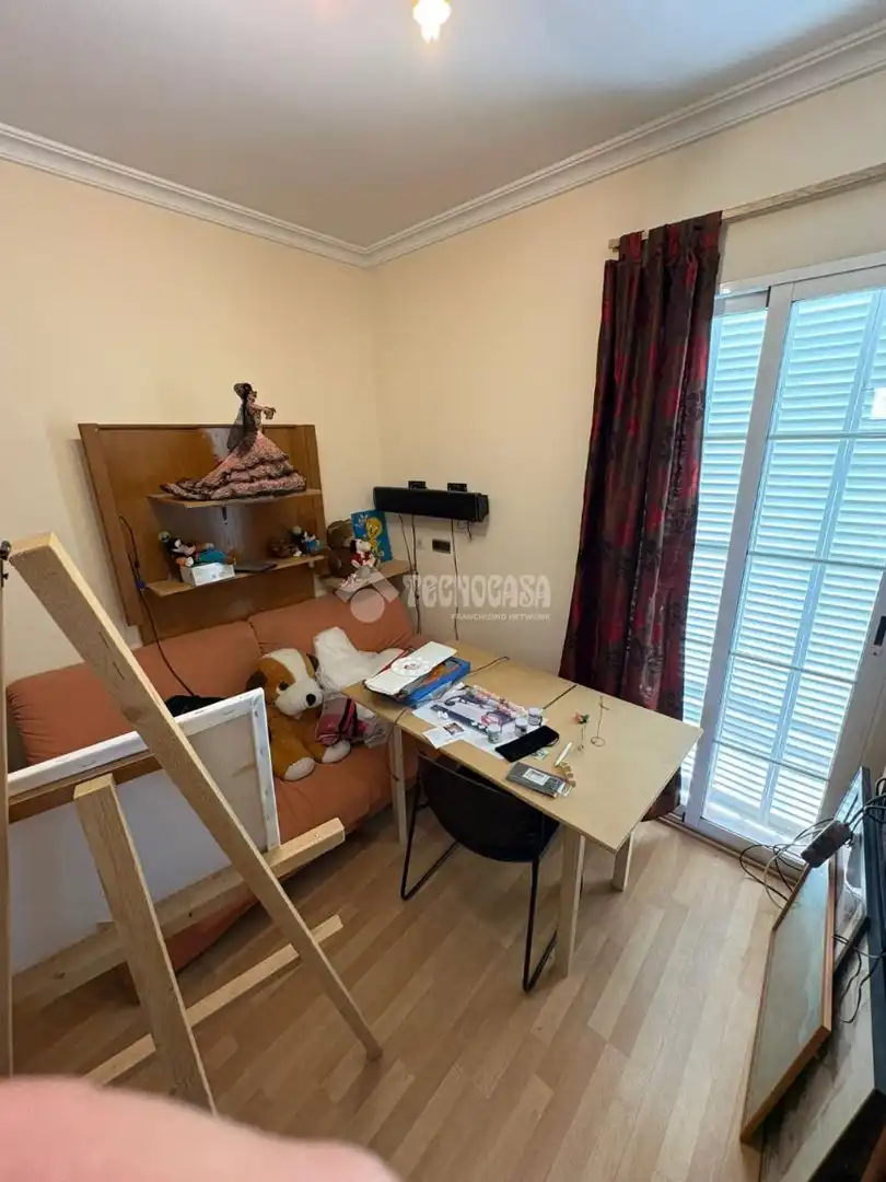 Habitación de Casa adosada en venta en La Rinconada con Piscina y Amueblado
