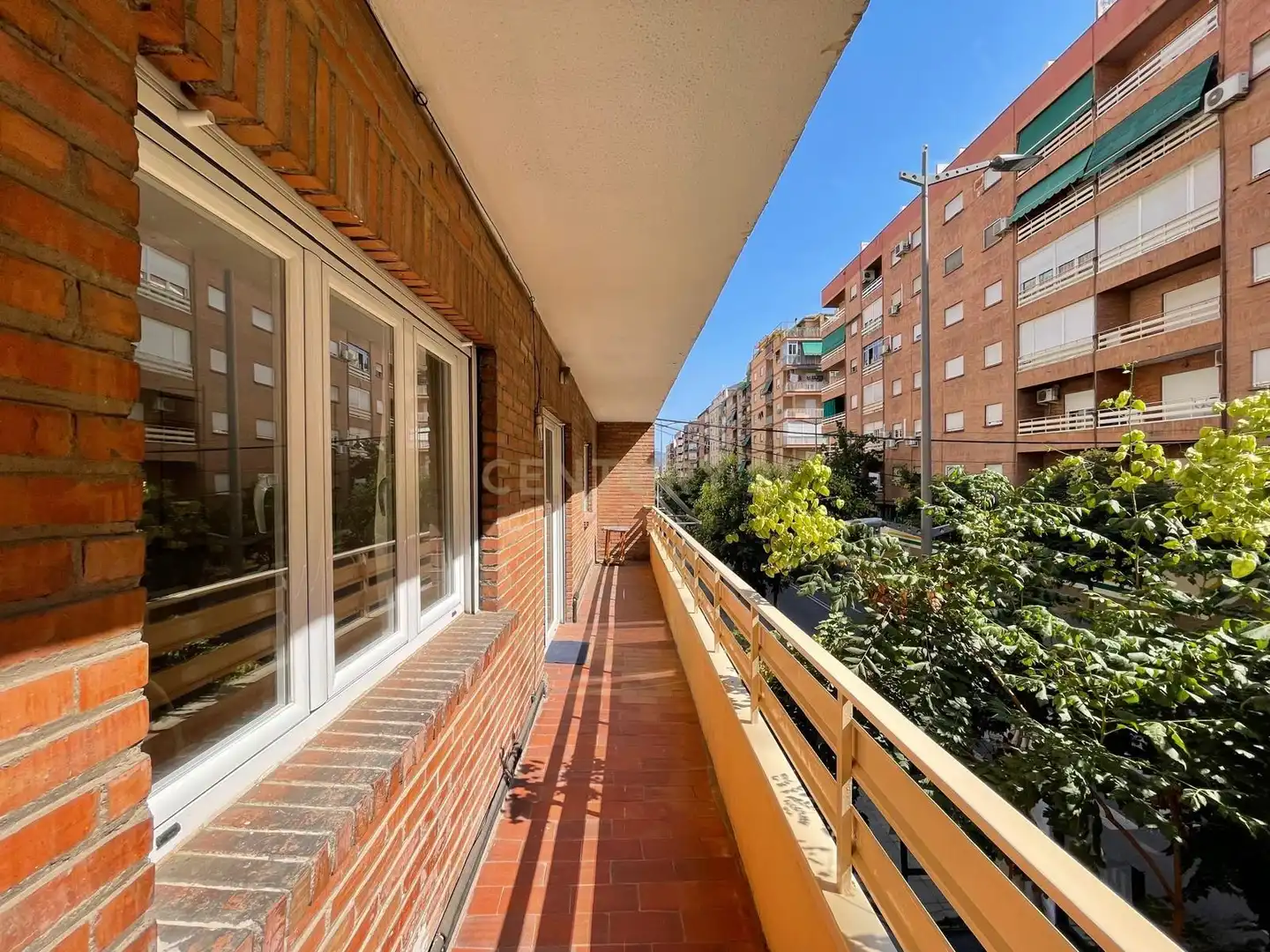 Vista exterior de Piso de alquiler en Granada con Lavadora, Microondas y TV