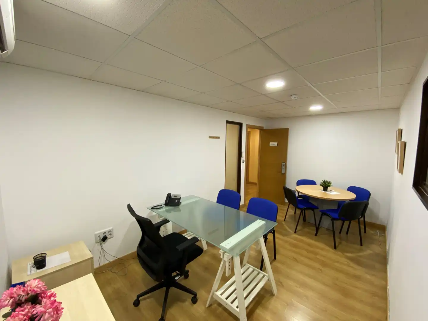 Office for rent in Sevilla  with Air Conditioner, Heating and Furnished