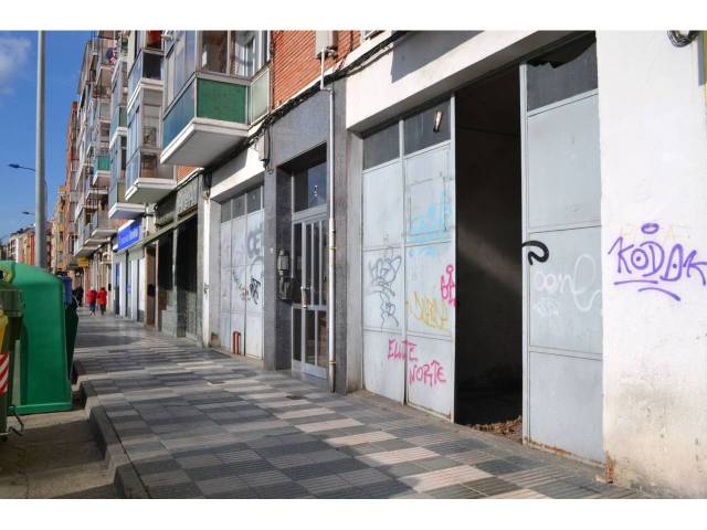 Local comercial en Alquiler en Avenida castilla, 0 en San Pablo y Santa Marina