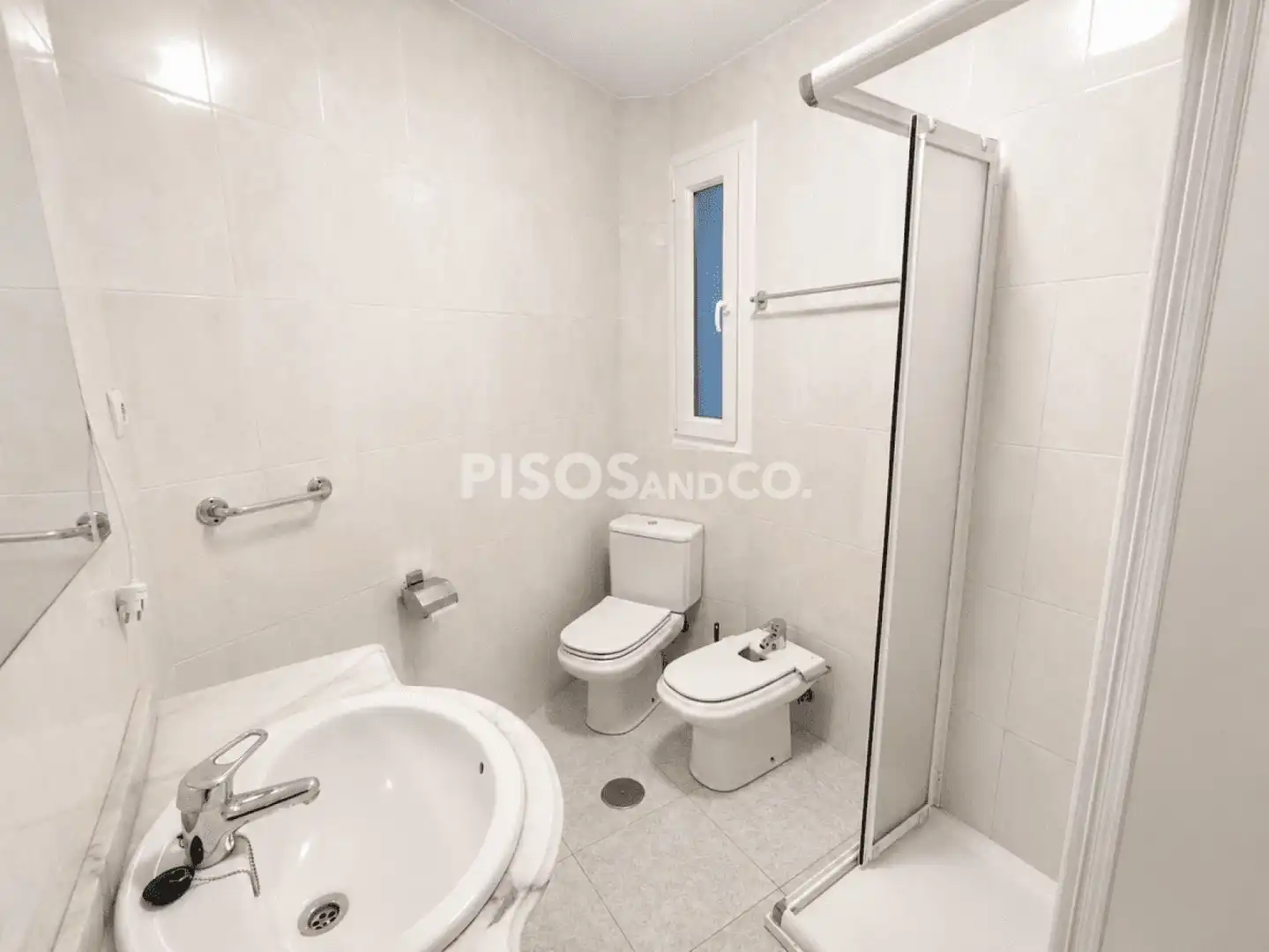 Badezimmer von Wohnung zur Miete in A Coruña Capital  mit Heizung und Möbliert