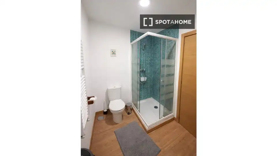 Badezimmer von Wohnung zur Miete in Alpedrete mit Klimaanlage, Heizung und Möbliert