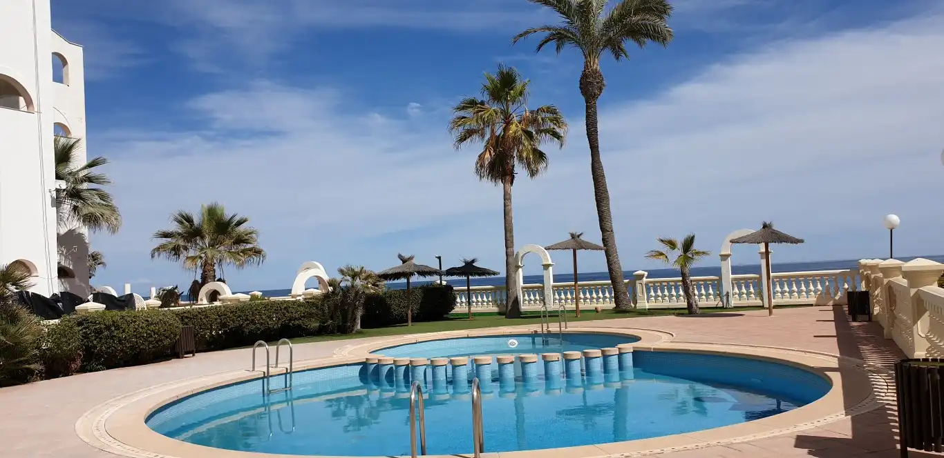 Piscina de Apartament en venda en La Manga del Mar Menor amb Piscina comunitària