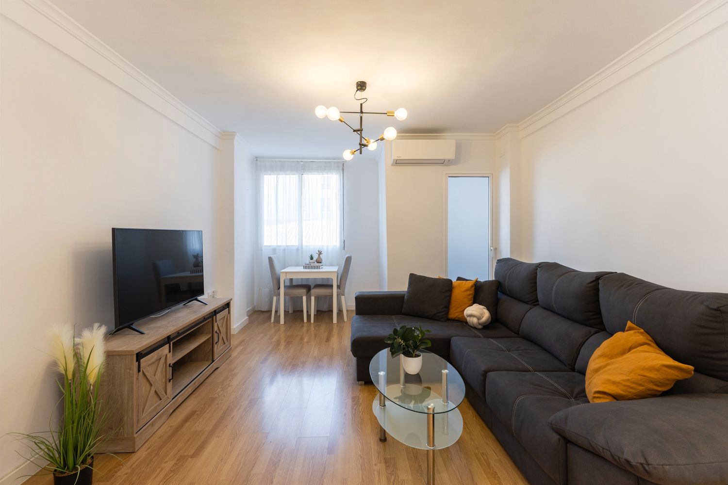 Sala de estar de Piso de alquiler en  Valencia Capital con Aire acondicionado, Calefacción y Parquet