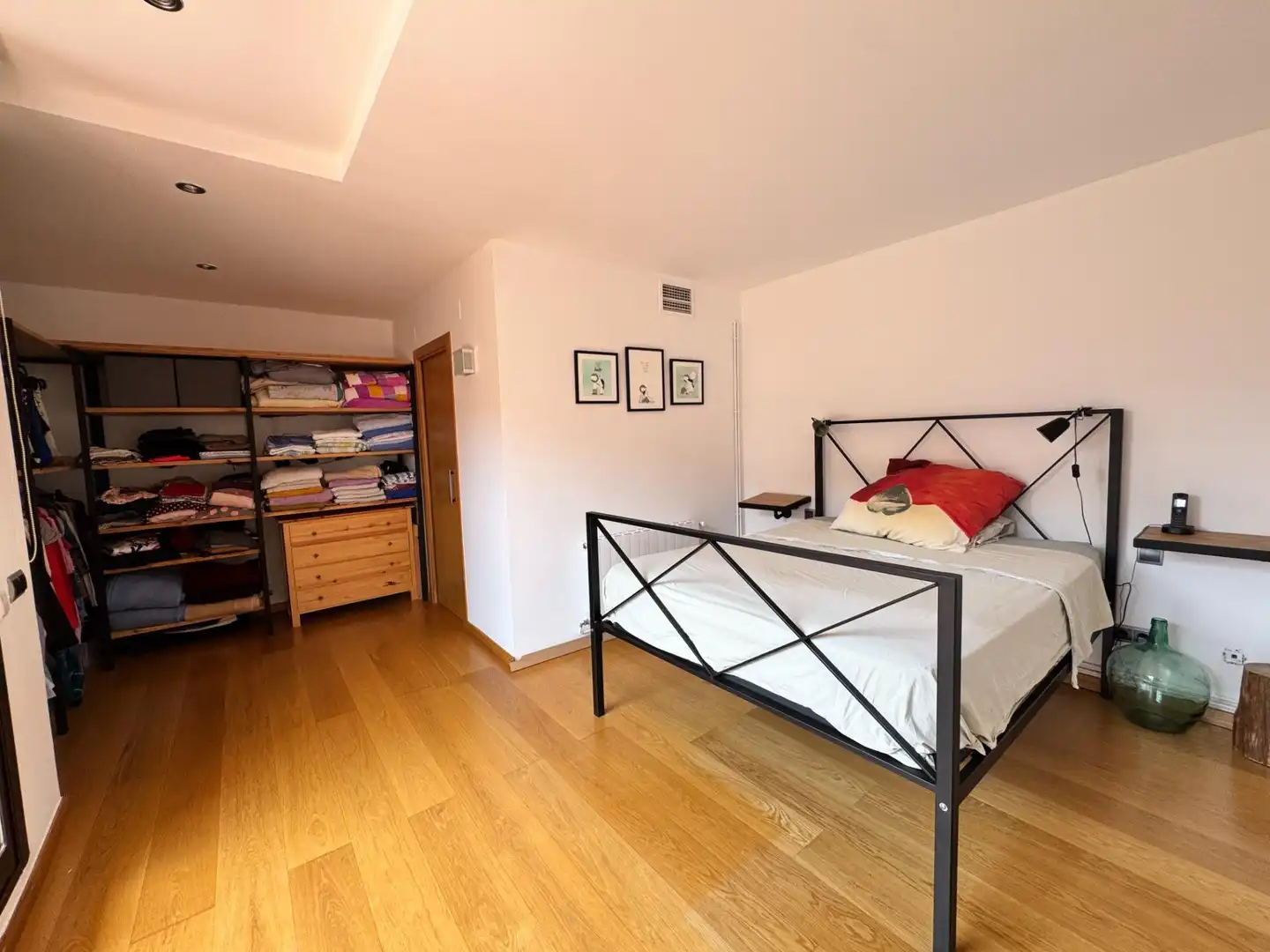 Habitación de Casa adosada en venta en Gavà con Aire acondicionado, Calefacción y Jardín privado