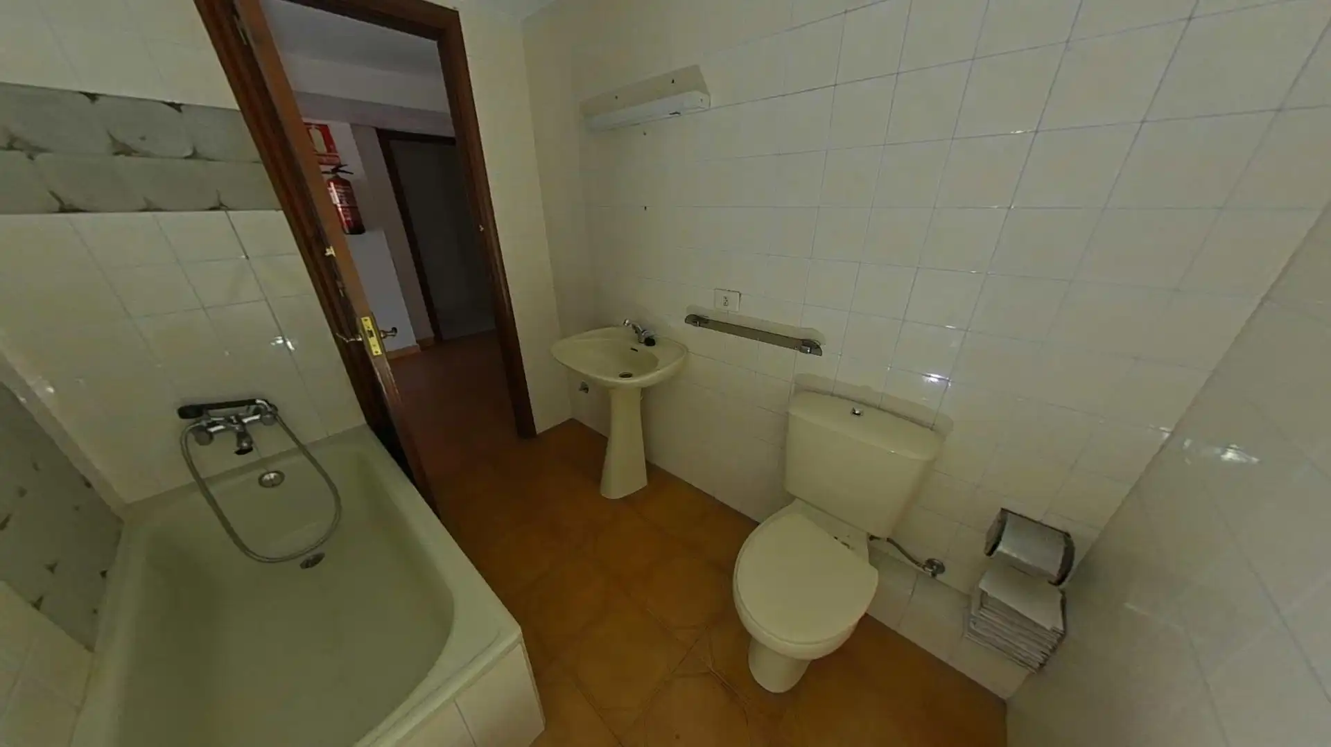 Badezimmer von Büro zum Verkauf in Lugo