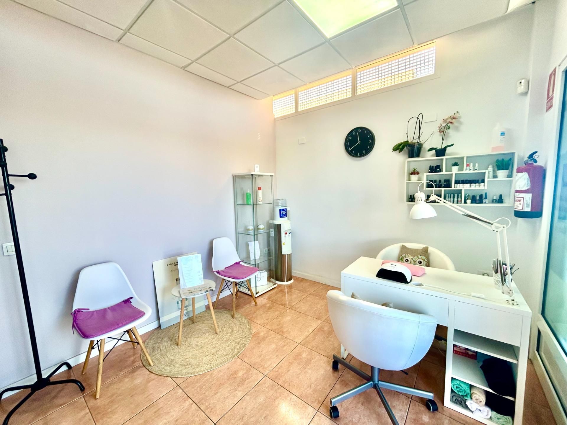 Premises to rent in Adeje  with Air Conditioner