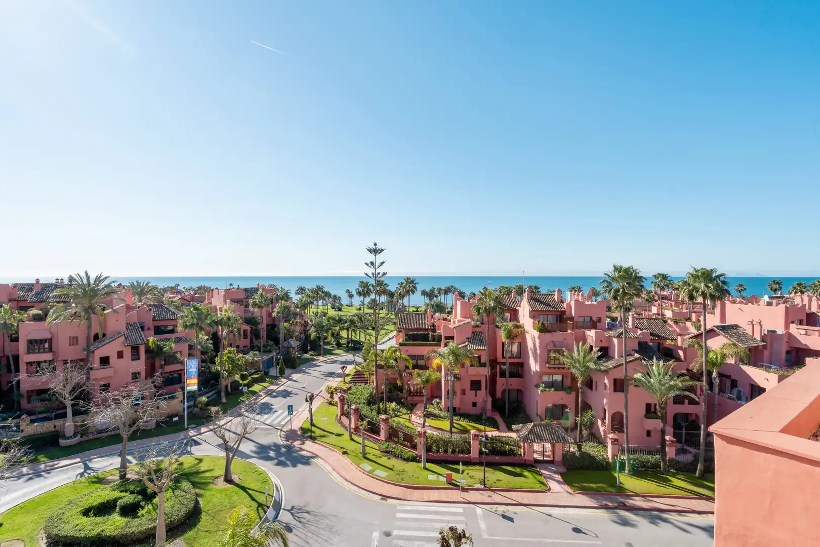 Vista exterior de Ático en venta en Estepona con Aire acondicionado, Calefacción y Terraza