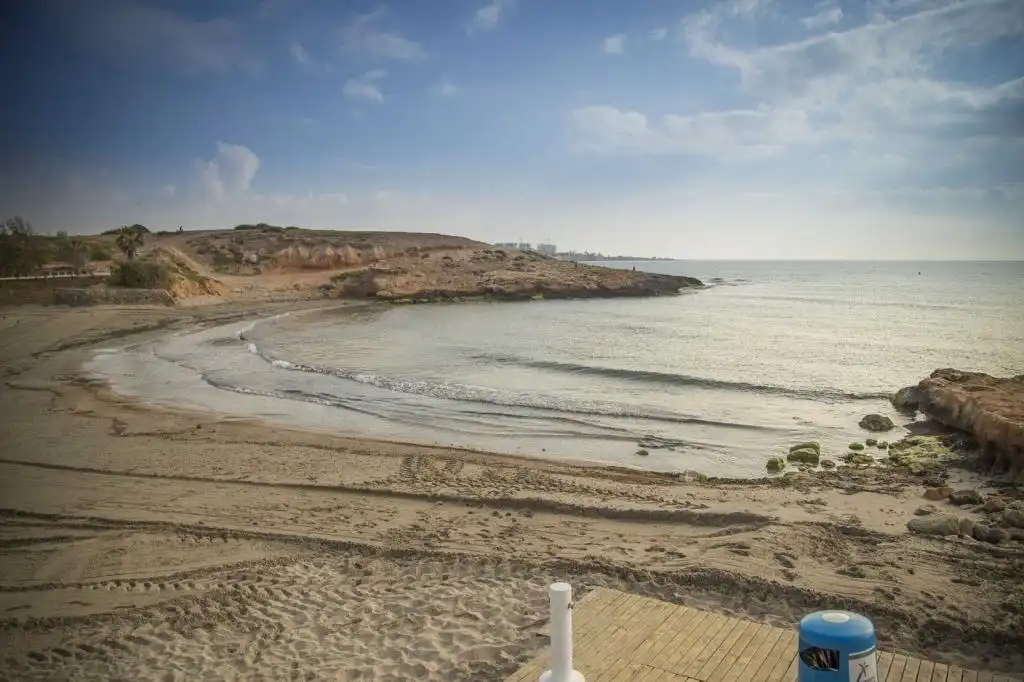 Vista exterior de Casa o xalet en venda en Orihuela amb Terrassa i Piscina comunitària