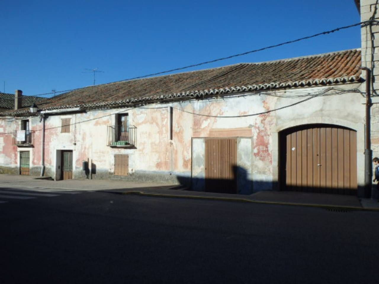 Vista exterior de Casa o xalet en venda en Lozoyuela-Navas-Sieteiglesias amb Terrassa, Traster i Balcó