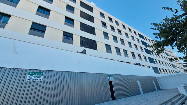 Local comercial en Alquiler en Calle Santa Ángela de la Cruz, 2 en Nuevo Bulevar