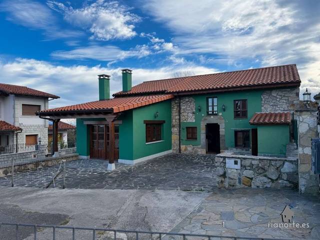 Casa-chalet en Venta en Lugar Tezangos en Ribadesella
