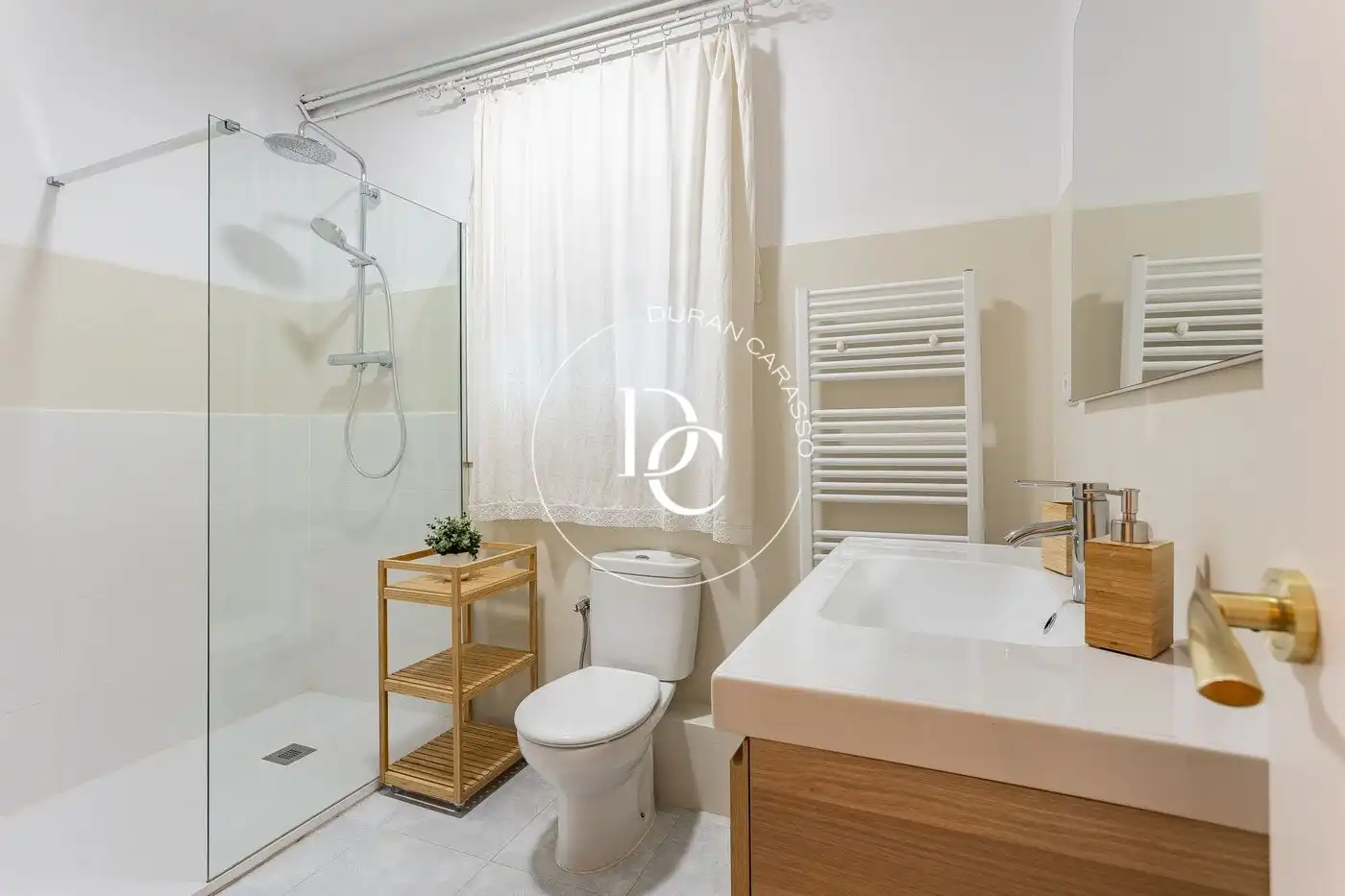 Bathroom of Flat for sale in Barcelona  with Air Conditioner, Heating and Furnished