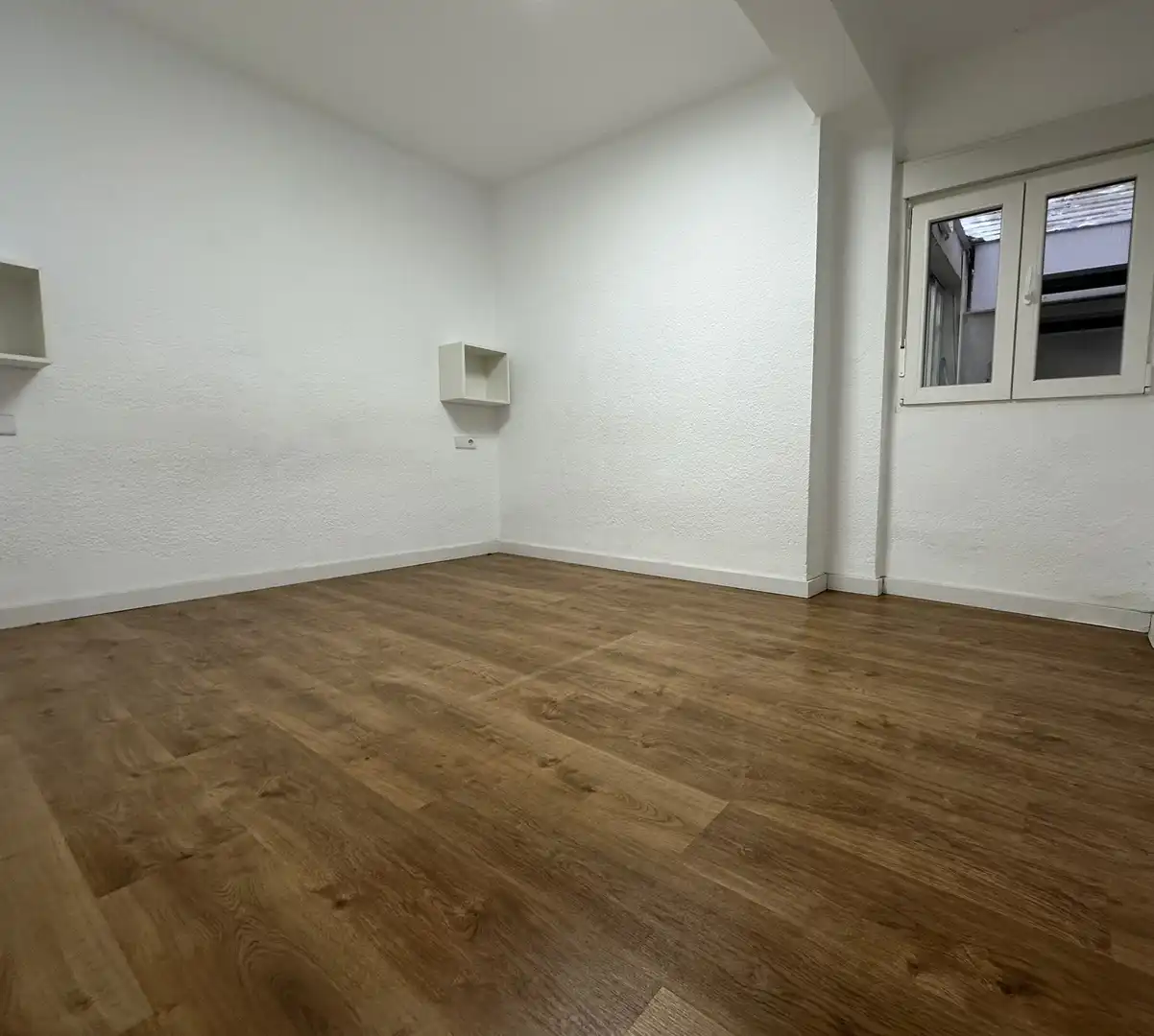 Flat for rent in Xirivella  with Air Conditioner, Parquet flooring and Terrace