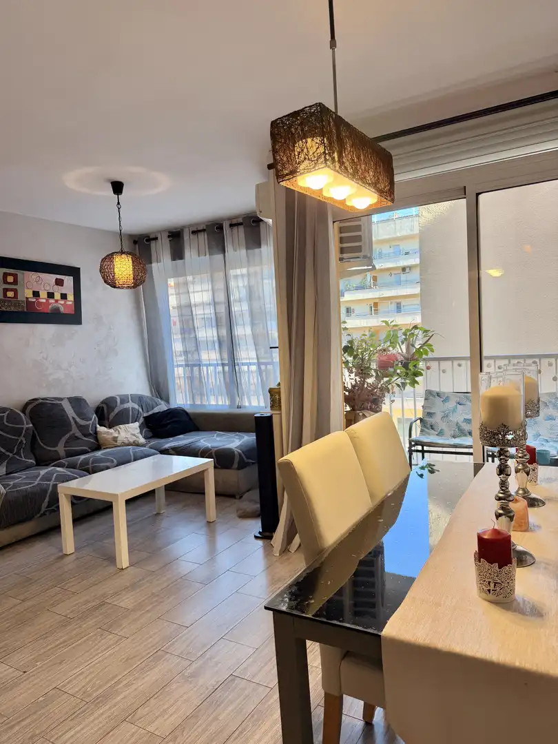 Sala de estar de Piso en venta en Vilanova i la Geltrú con Calefacción