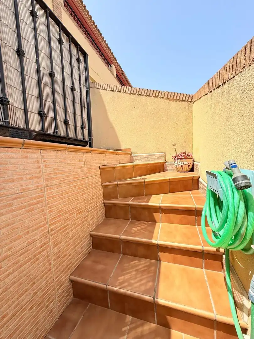 Terrasse von Einfamilien-Reihenhaus zum Verkauf in San Pedro del Pinatar mit Klimaanlage, Privatgarten und Terrasse