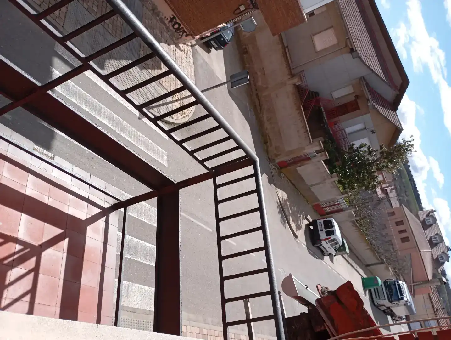 Terrasse von Wohnung zur Miete in Benavides mit Waschmaschine, Mikrowelle und Fernseher