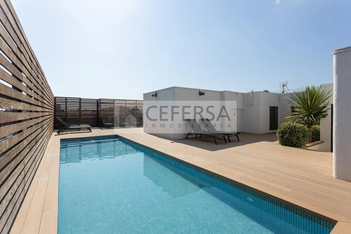 Swimming pool of Flat for sale in Barcelona  with Air Conditioner, Heating and Storage room