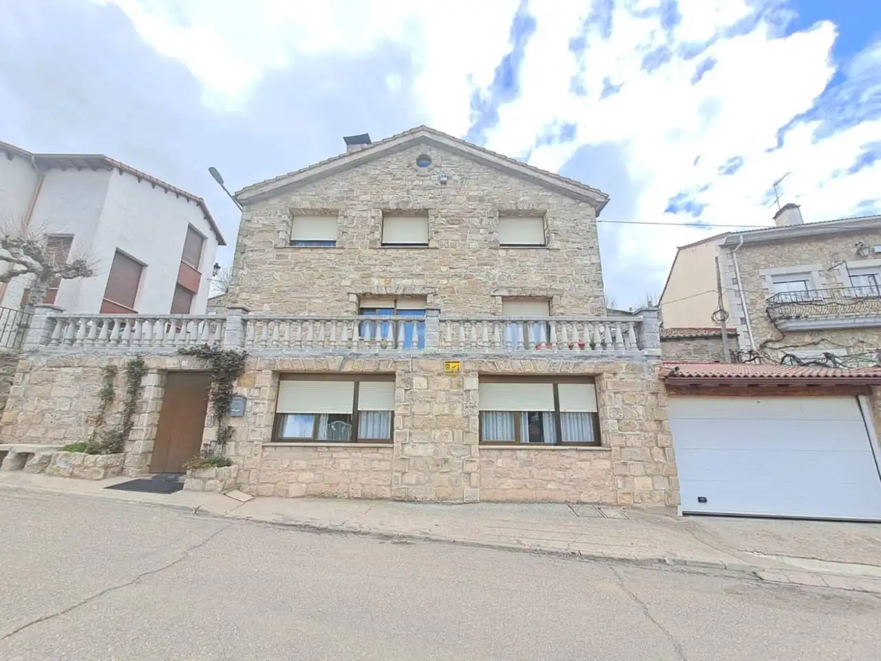 Exterior view of Houses for sale in Villayerno Morquillas  with Heating and Terrace