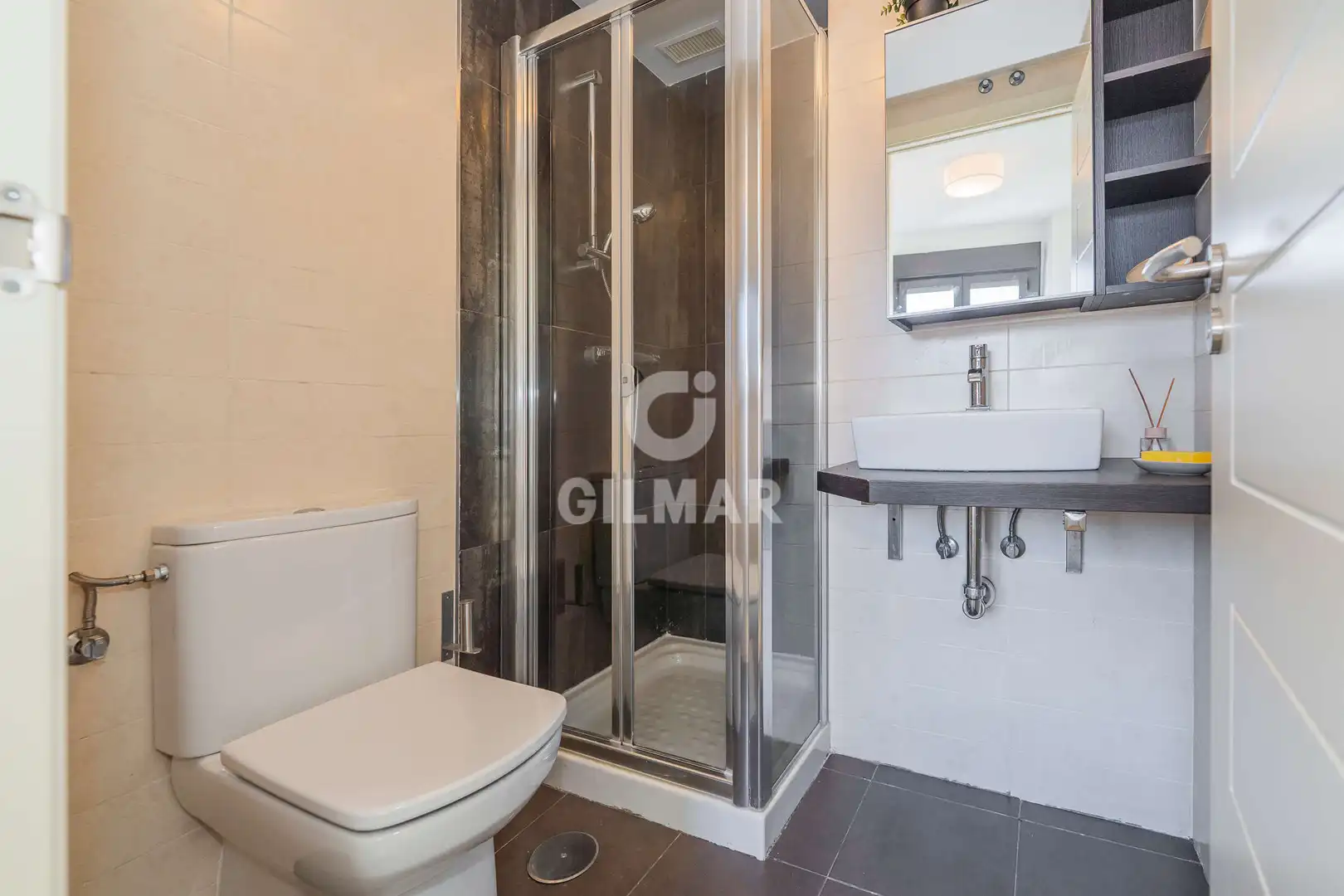 Baño de Piso en venta en Madrid con Calefacción y Trastero
