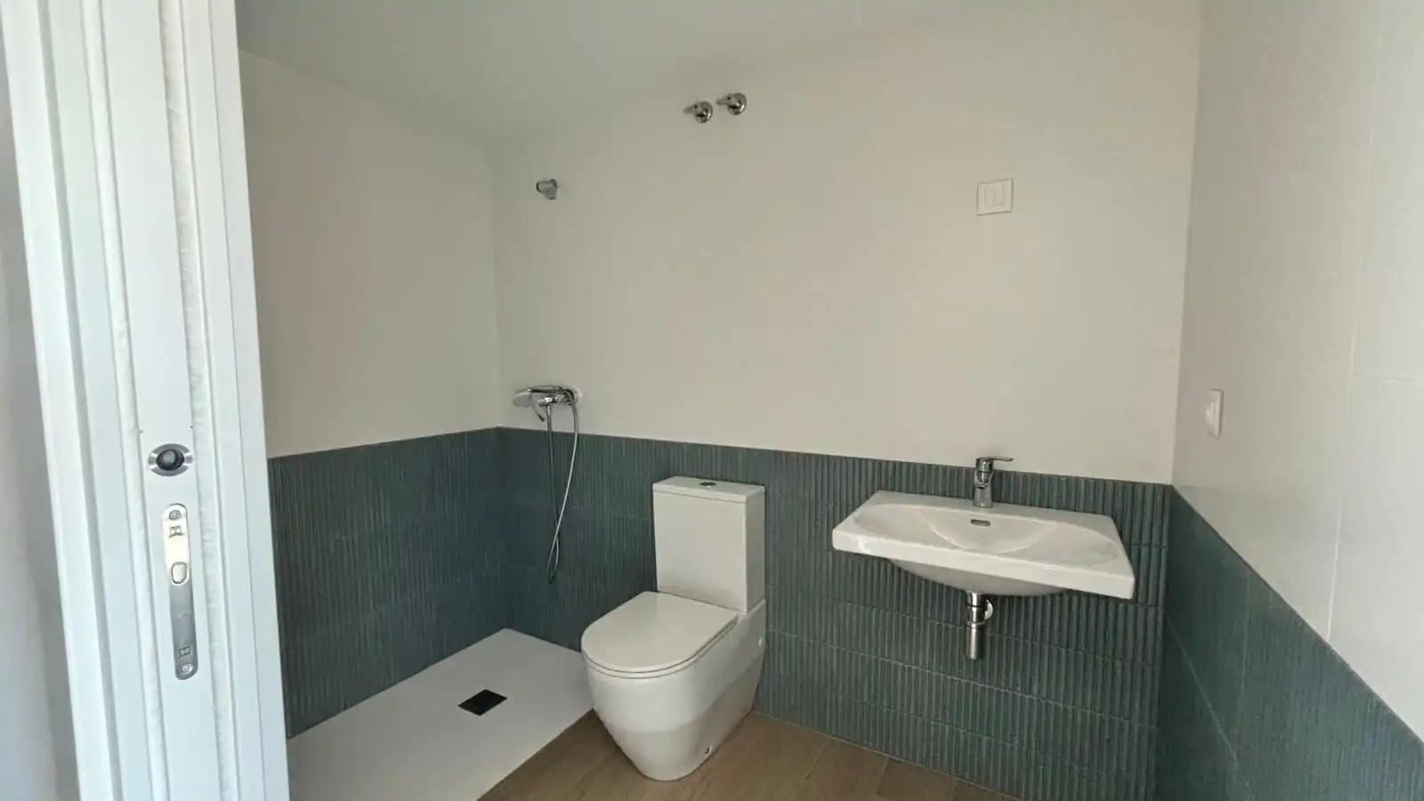 Baño de Piso en venta en Urduña / Orduña con Calefacción, Terraza y Trastero
