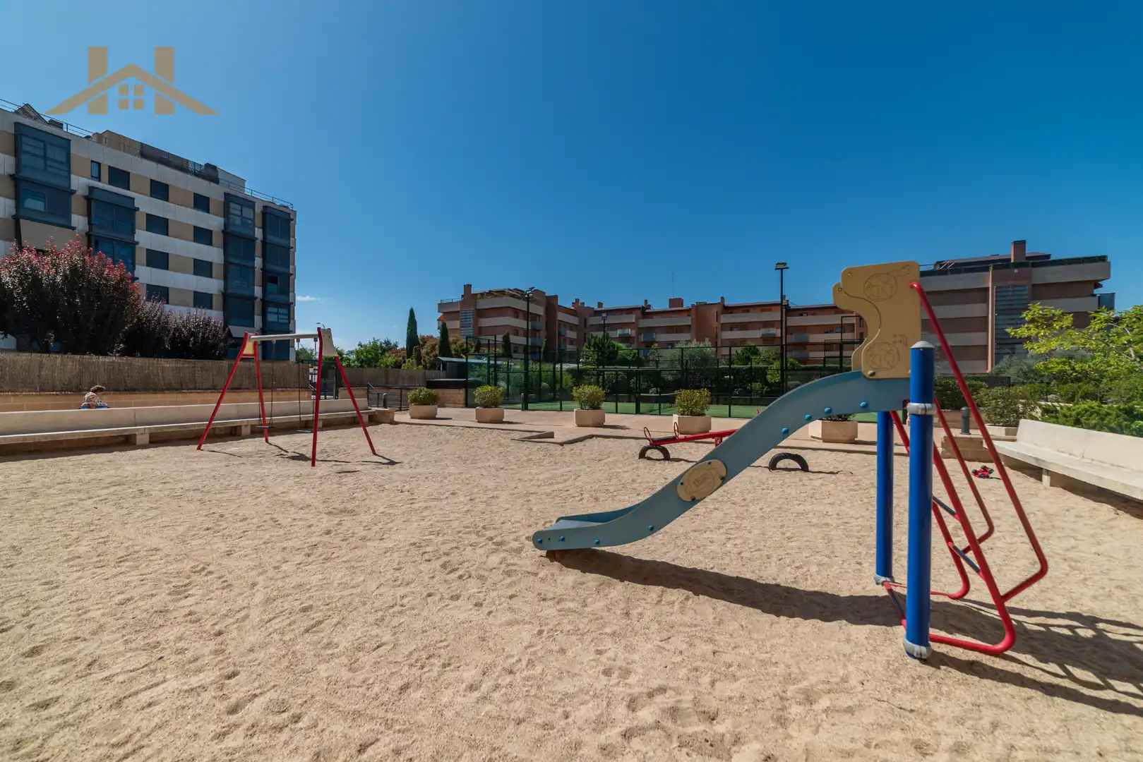 Parking of Flat for sale in Madrid  with Air Conditioner, Private garden and Storage room