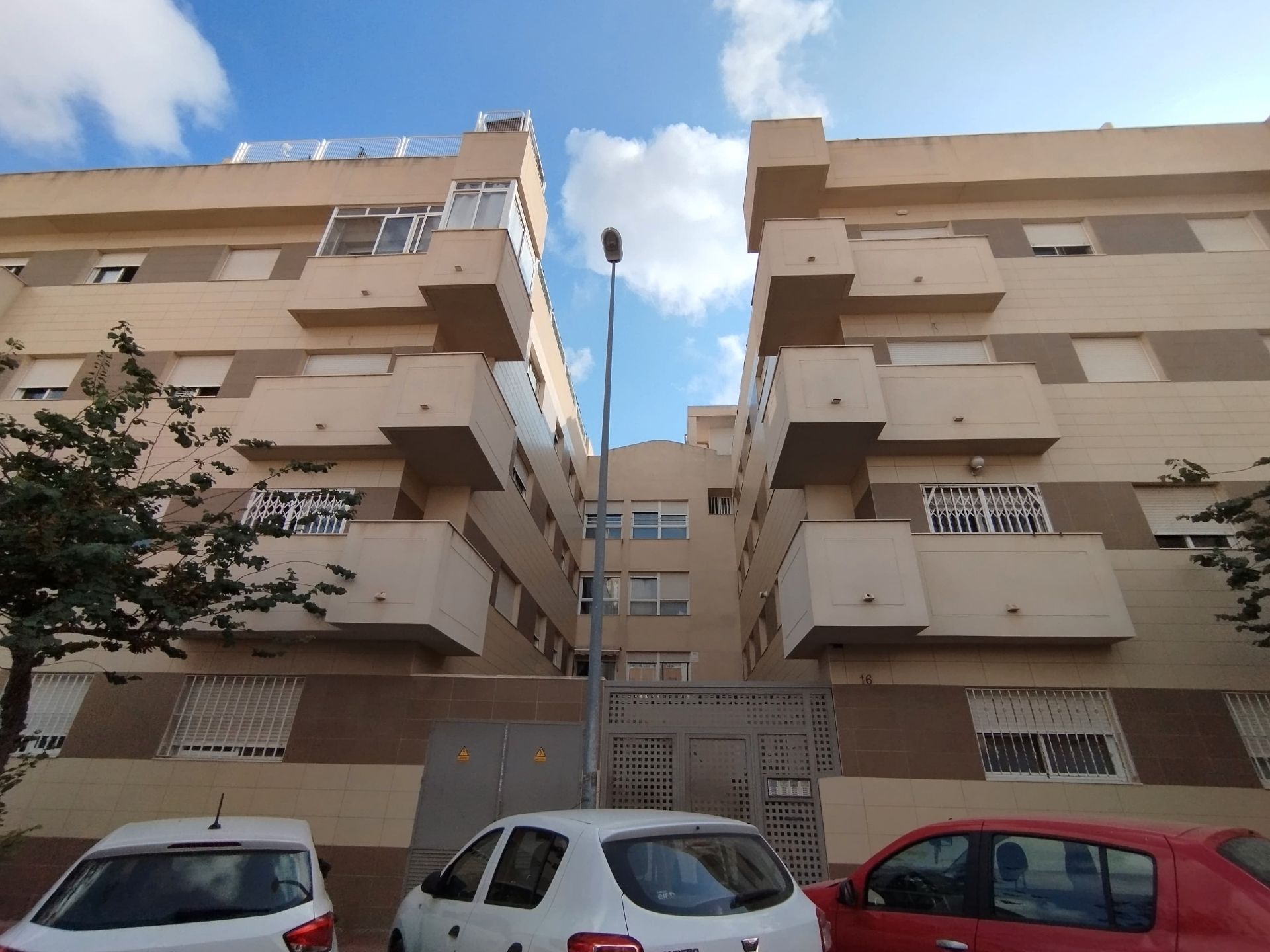 Vista exterior de Piso en venta en San Vicente del Raspeig / Sant Vicent del Raspeig con Aire acondicionado, Parquet y Trastero