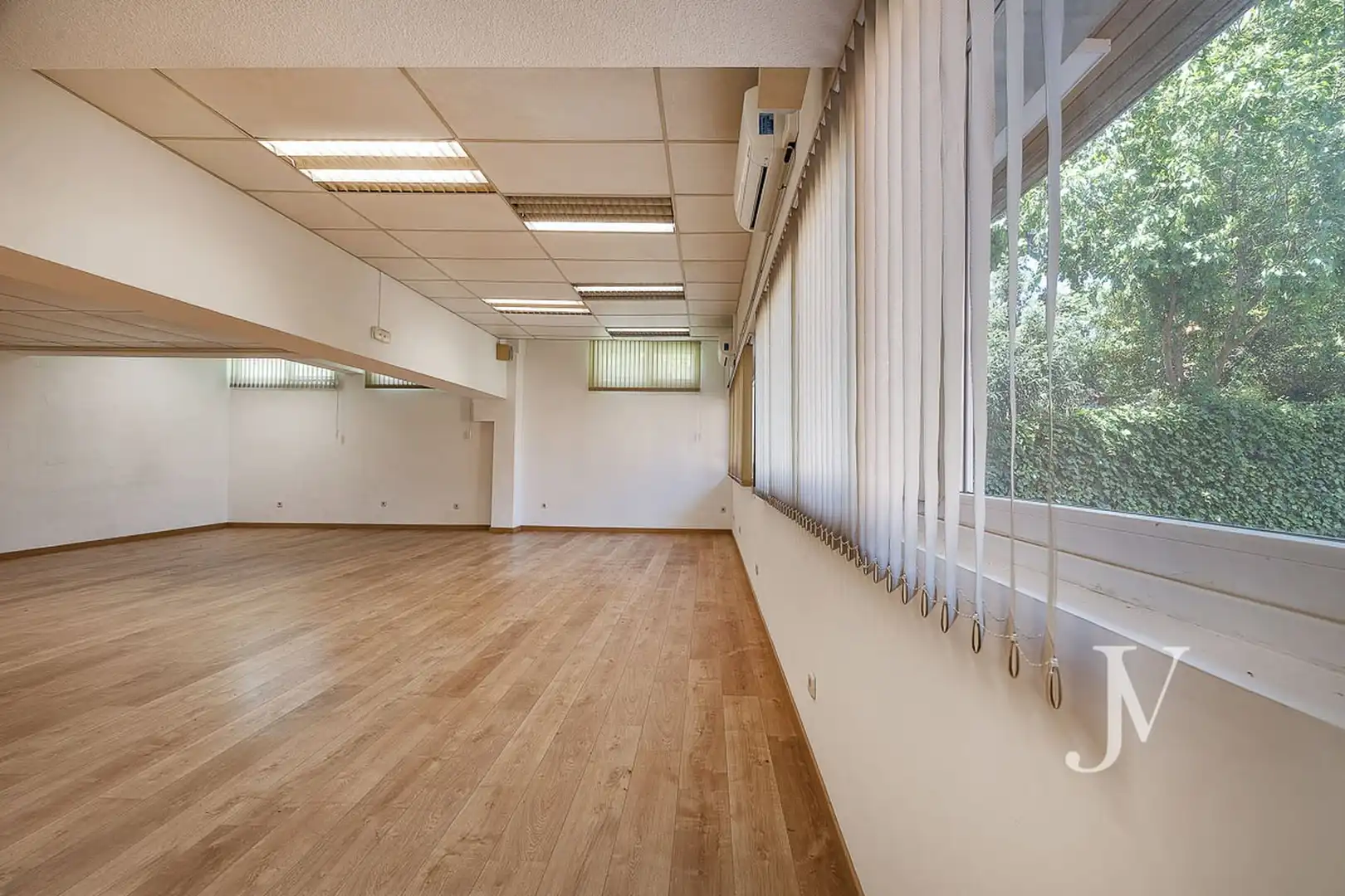 Office for sale in Madrid  with Air Conditioner, Heating and Internet