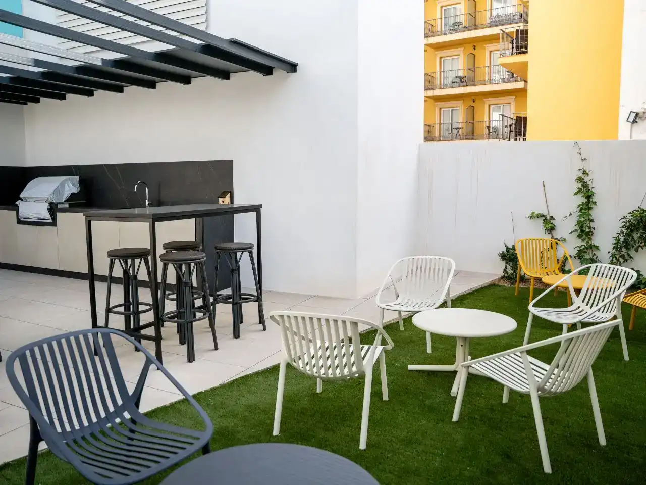 Terrassa de Apartament de lloguer en Fuengirola amb Aire condicionat, Piscina i Balcó