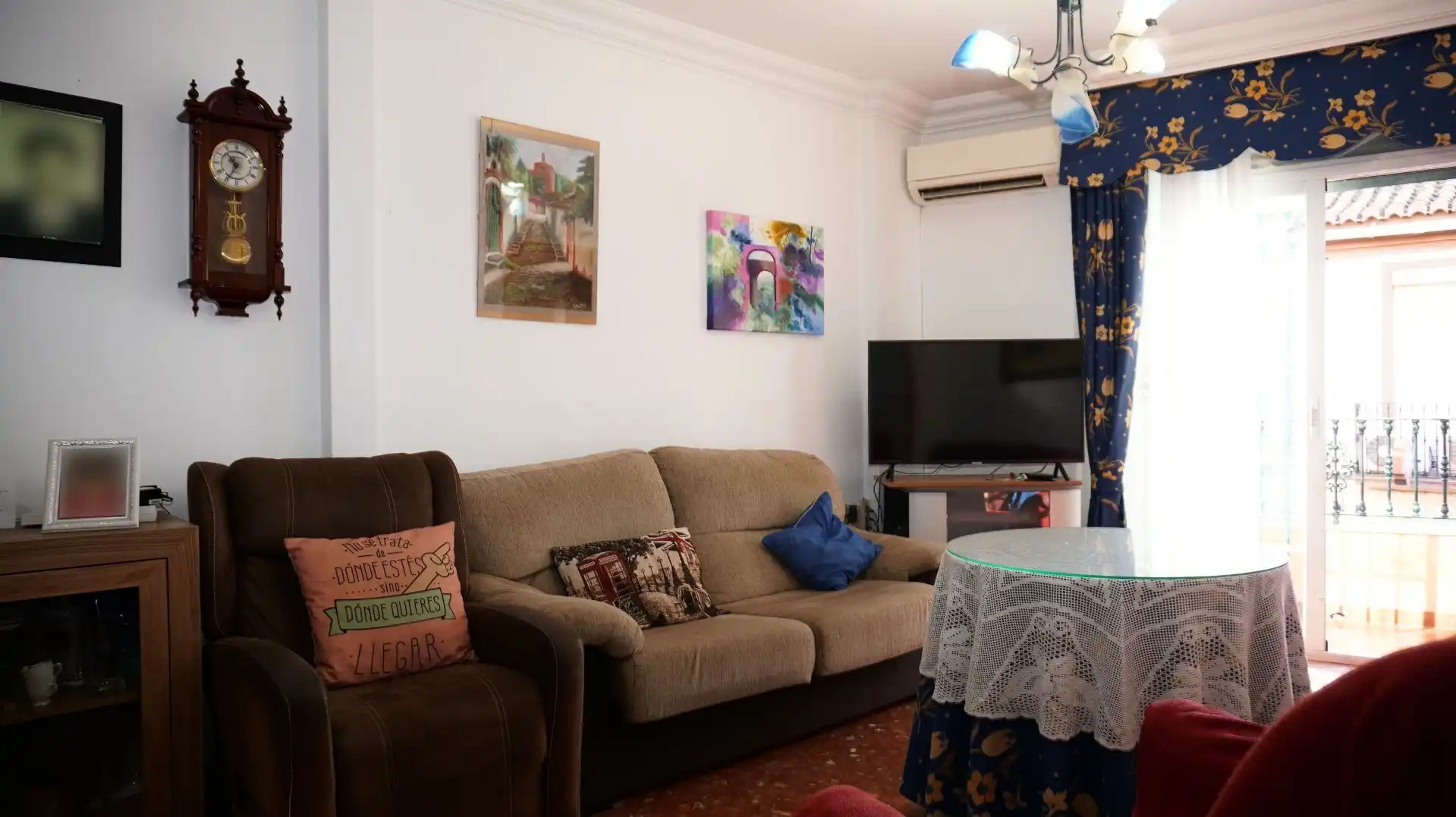 Sala d'estar de Casa adosada en venda en Motril amb Aire condicionat i Terrassa