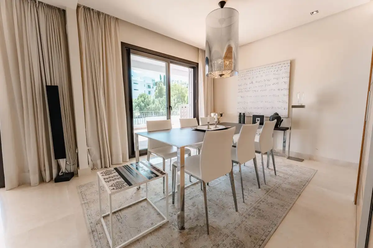 Menjador de Apartament en venda en Benahavís amb Alarma