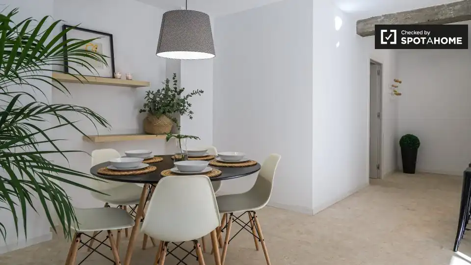 Dining room of Flat for rent in Valencia  with Air Conditioner, Heating and Furnished