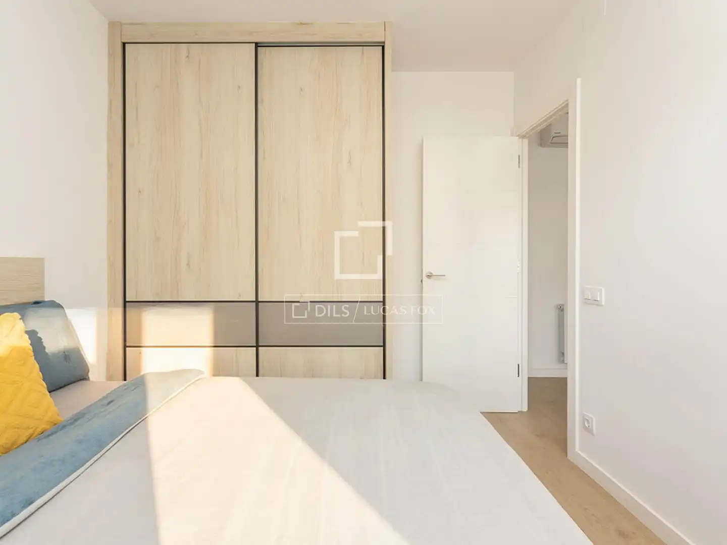 Schlafzimmer von Wohnung zum Verkauf in Barcelona mit Klimaanlage, Möbliert und Balkon