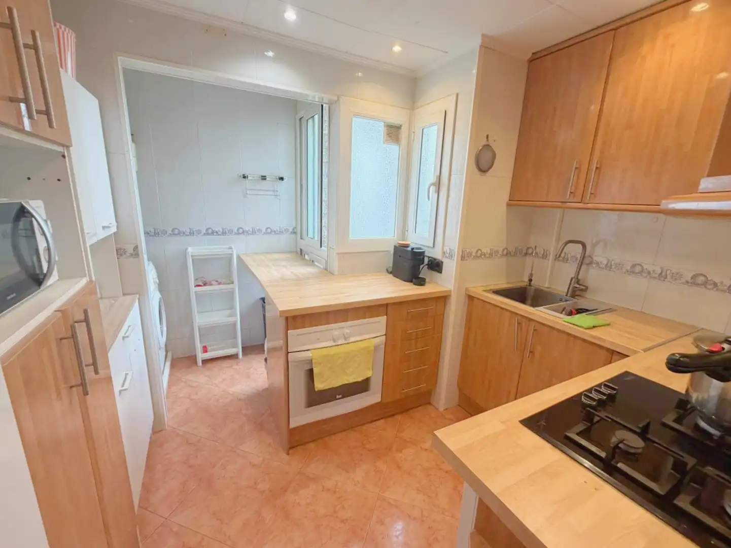Kitchen of Flat for sale in El Prat de Llobregat  with Air Conditioner, Oven and Balcony