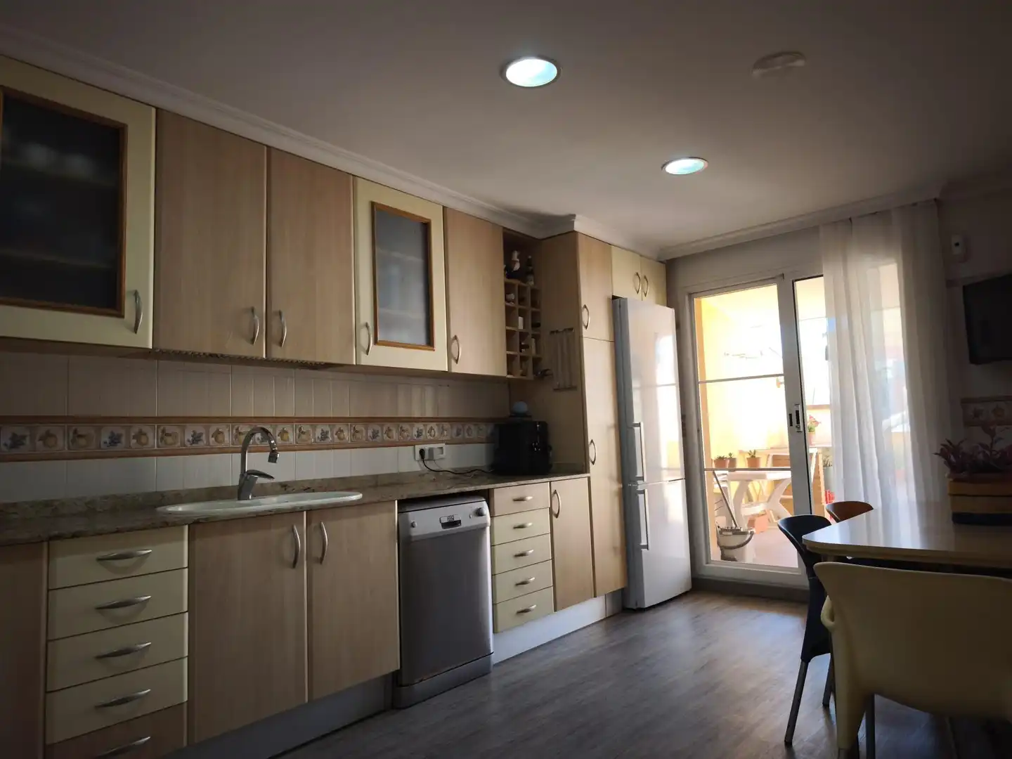 Cuina de Casa o xalet en venda en Amposta amb Parquet, Terrassa i Moblat