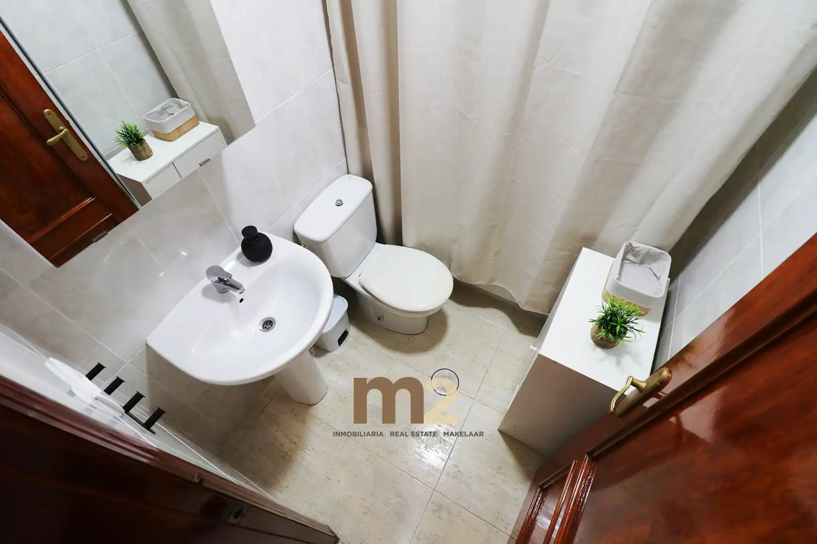 Baño de Apartamento de alquiler en Guardamar del Segura con Terraza, Amueblado y Horno