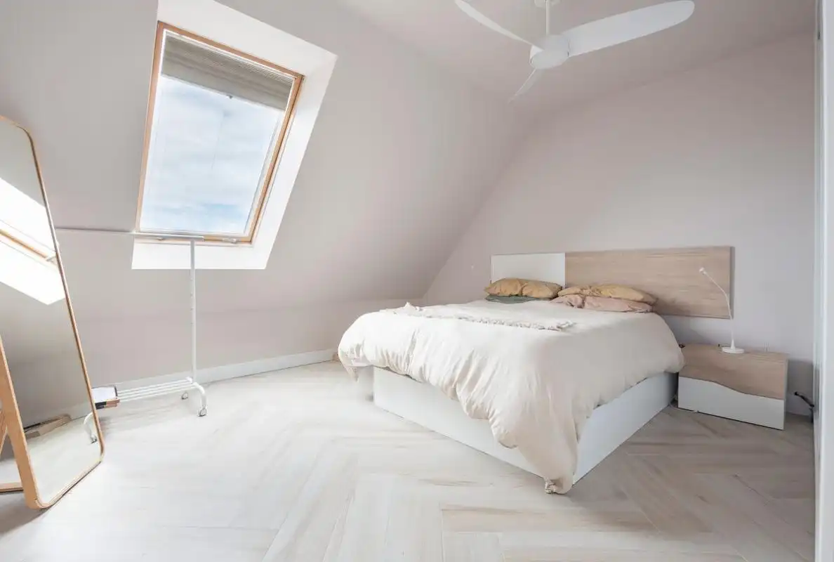 Schlafzimmer von Dachboden zum Verkauf in Majadahonda mit Klimaanlage, Heizung und Privatgarten