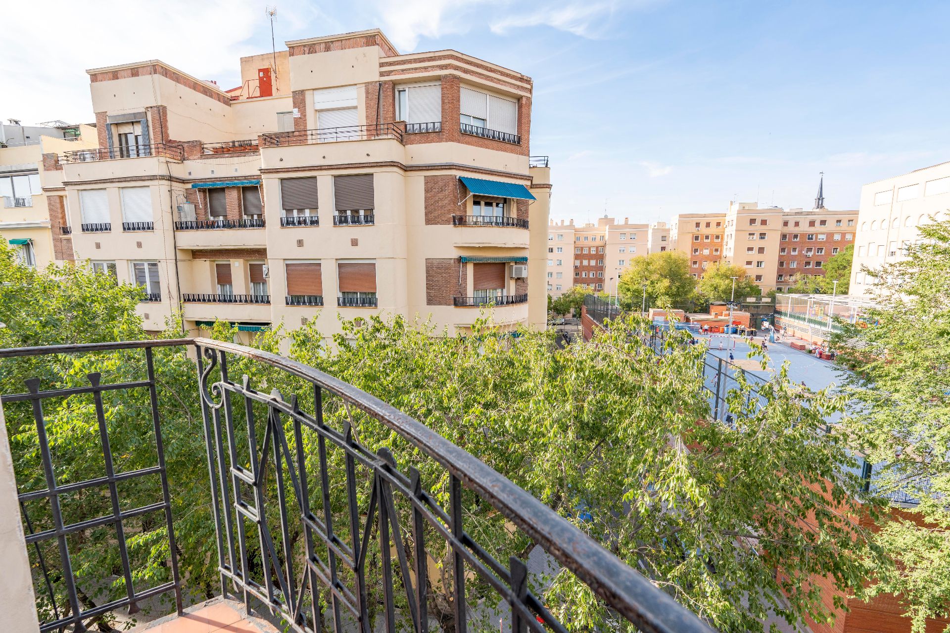 Exterior view of Flat to rent in  Madrid Capital  with Air Conditioner, Heating and Parquet flooring