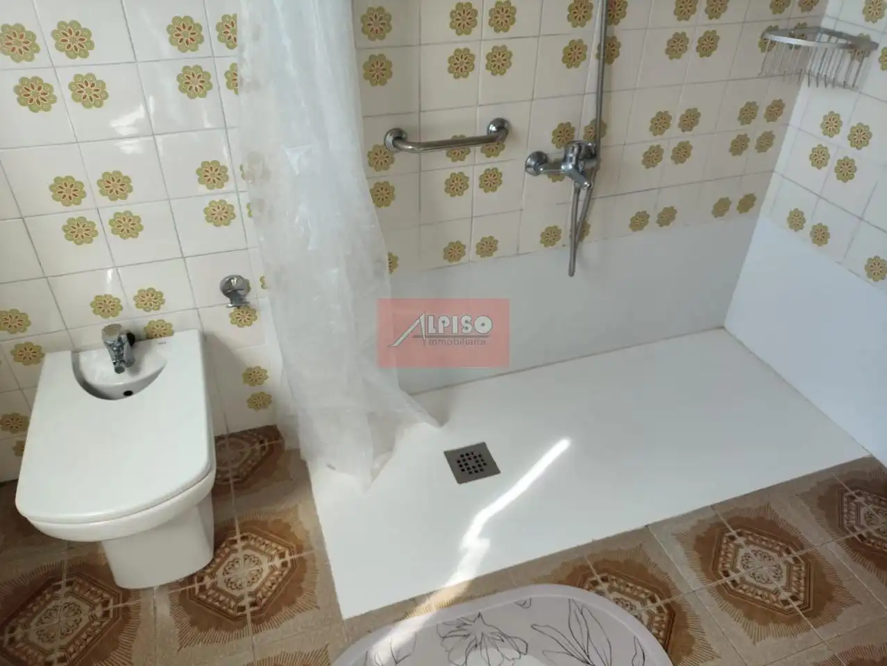 Bany de Casa o xalet en venda en Ourense Capital  amb Calefacció, Jardí privat i Traster