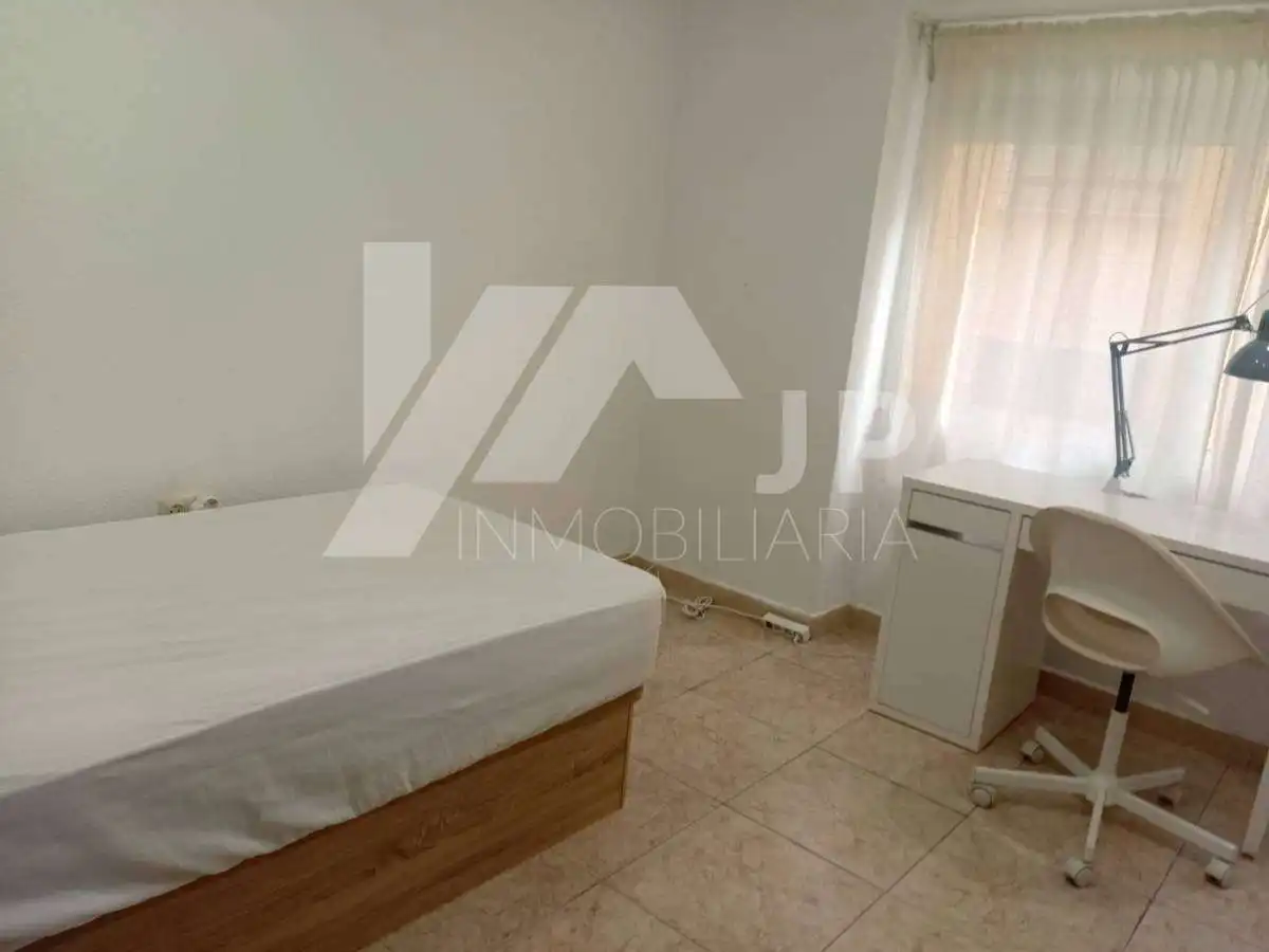 Wohnung zur Miete in Calle Buensuceso, Centro - Sagrario